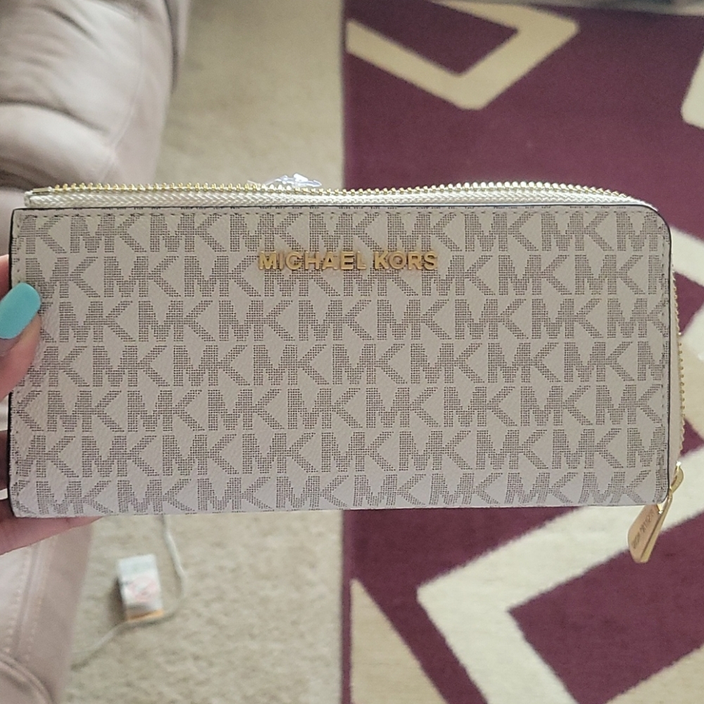 Michael Kors Jet Set Travel Wallet